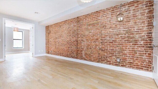 Foto del edificio - 1214 Rogers Ave
