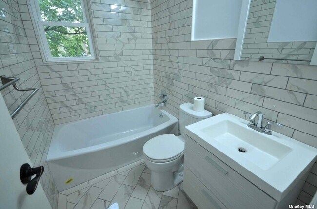 Foto del edificio - 51-6 61st St