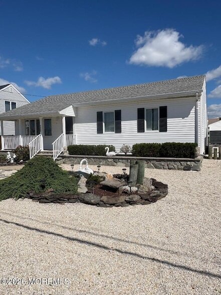 Building Photo - 3248 Beachview Dr