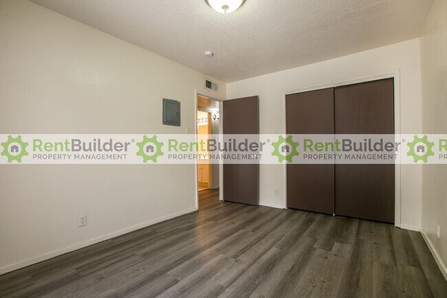 Building Photo - 12124 Menaul Blvd NE