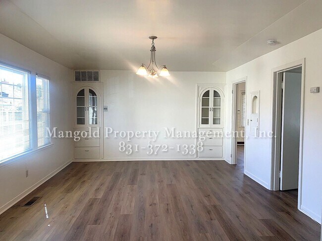 Foto del edificio - Spacious 3-Bed, 1.5-Bath Home with Private...