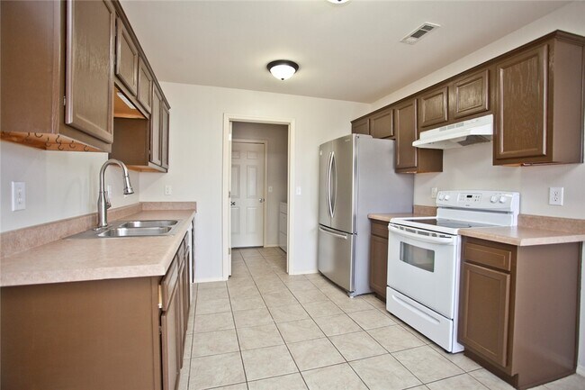 Foto del edificio - 807 SW Sandrock Rd