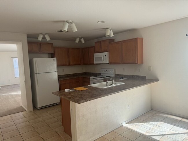 Foto del edificio - Maricopa 3 bed 2 bath