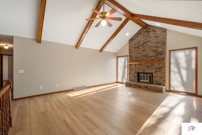 Building Photo - AVAILABLE NOW!