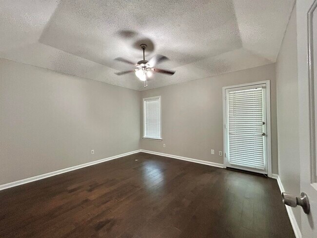 Building Photo - 1117 Dove Hollow Cir W