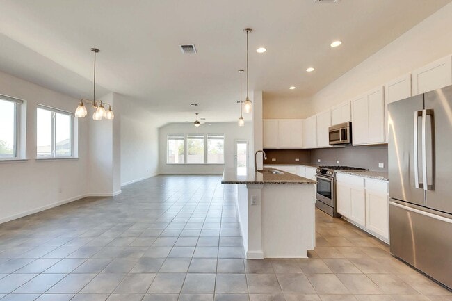 Building Photo - 133 James Rose Ln