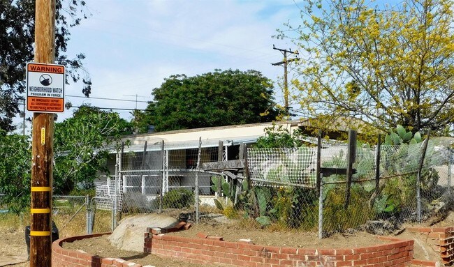 Building Photo - 449 Altura Dr