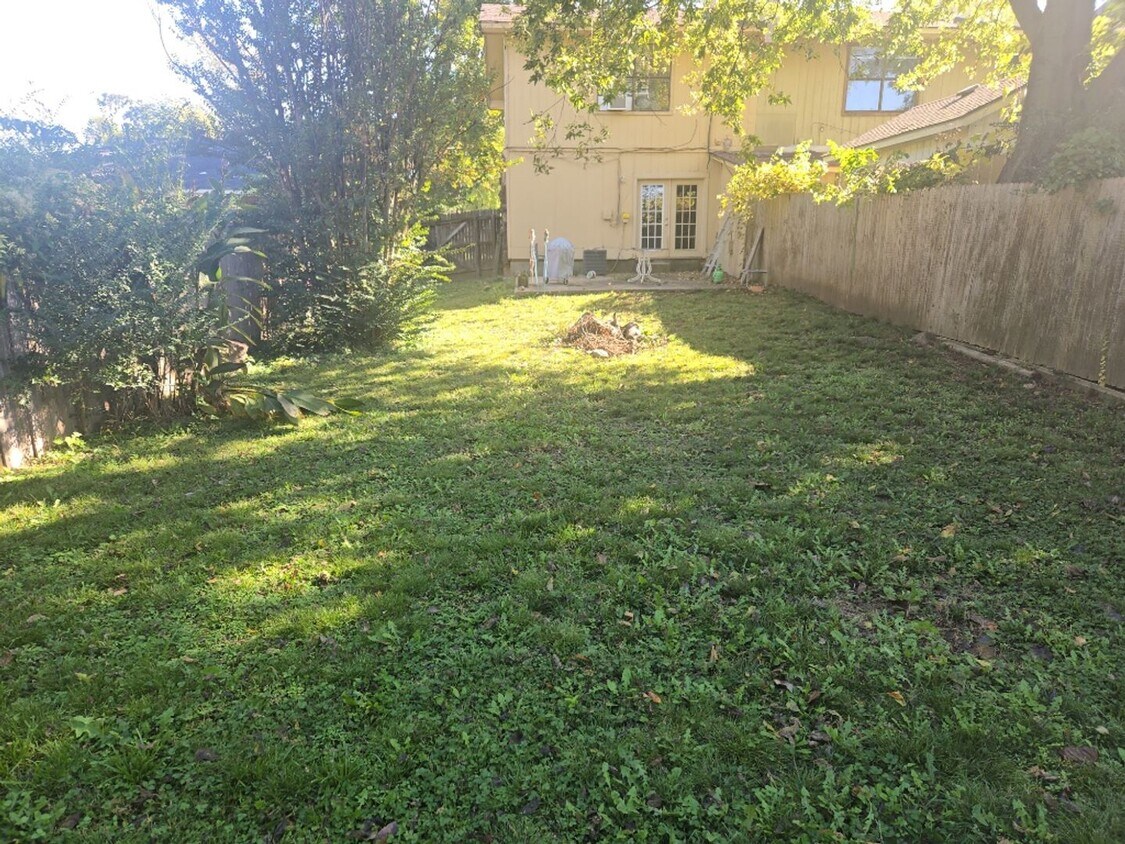 Foto del edificio - 2564 S Jamestown Ave