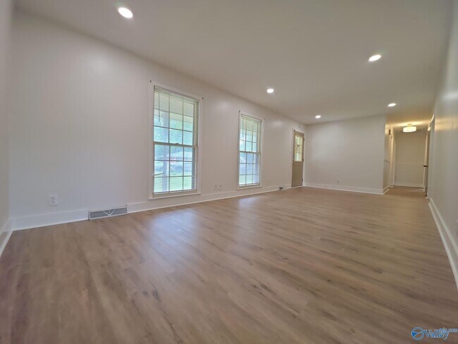 Foto del edificio - 2613 Skyline Dr NW