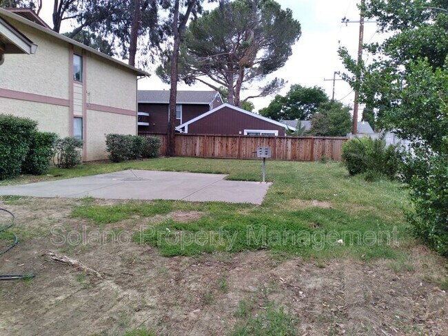 Building Photo - 818 E Tabor Ave