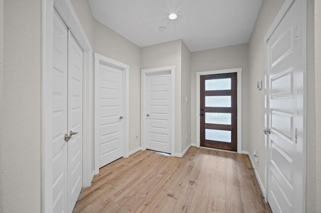 Building Photo - 3042 Schultz Manor Ln