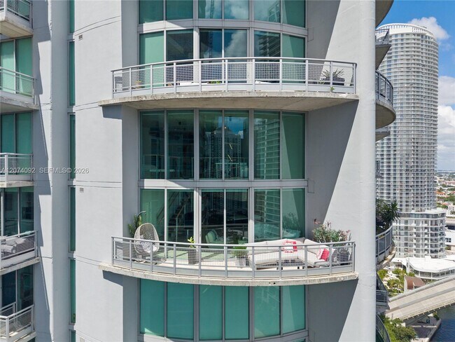 Building Photo - 690 SW 1st Ct