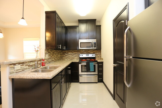 Gourmet Kitchen - Green Meadow Apartments