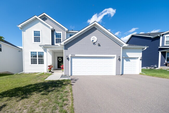 Building Photo - 5004 Trillium Cove NE