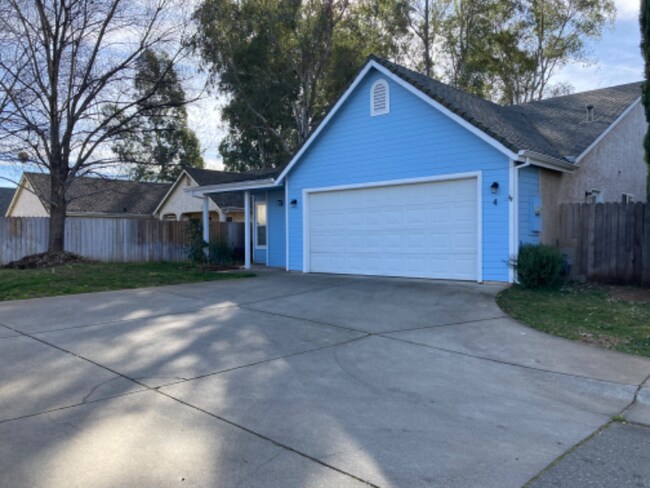 Building Photo - 4 Cleaves Ct