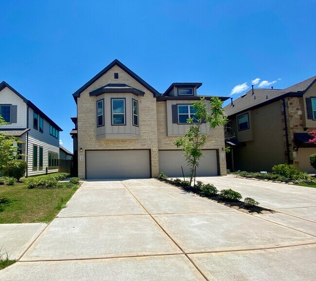 Building Photo - 8758 Laurel Crest Dr