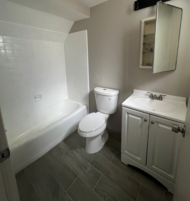 Photo - 308 W Irvington Rd Apartment