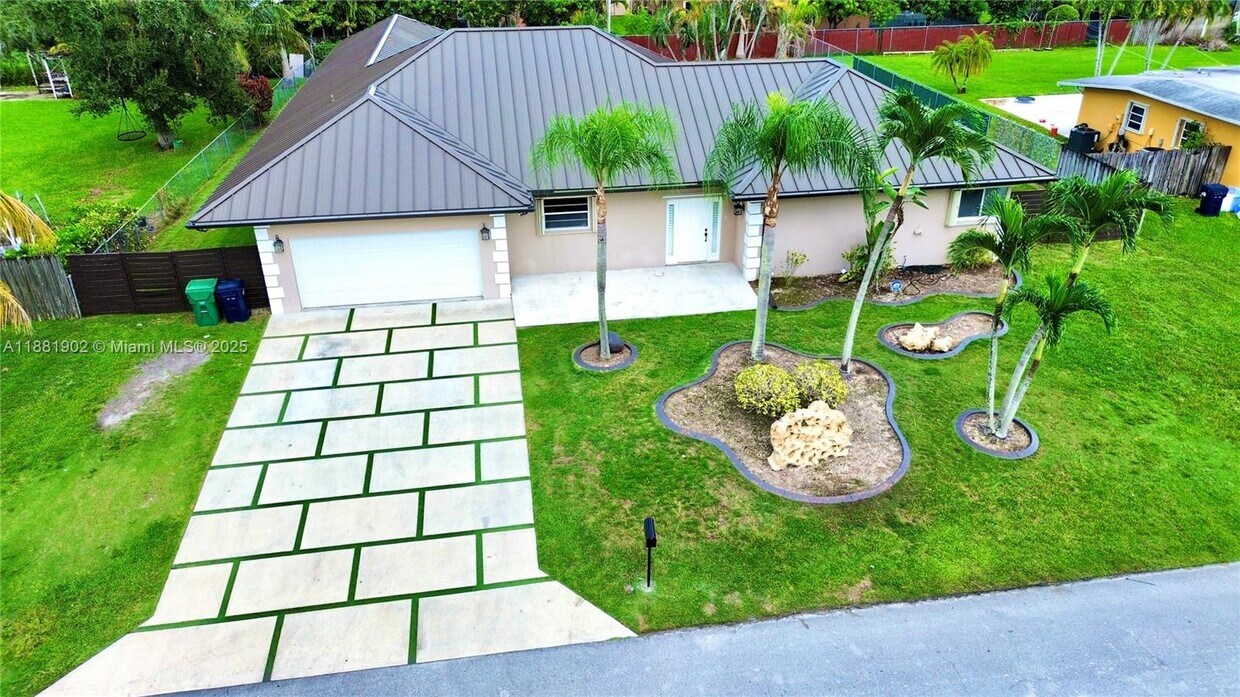 Primary Photo - 17501 SW 92nd Ct