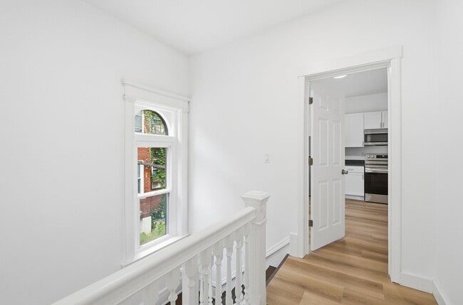 Building Photo - 568 Hale Ave