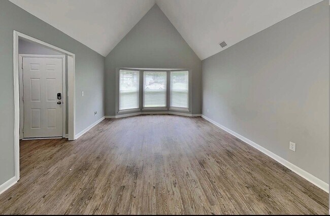Building Photo - 2621 Hereford Ct SW