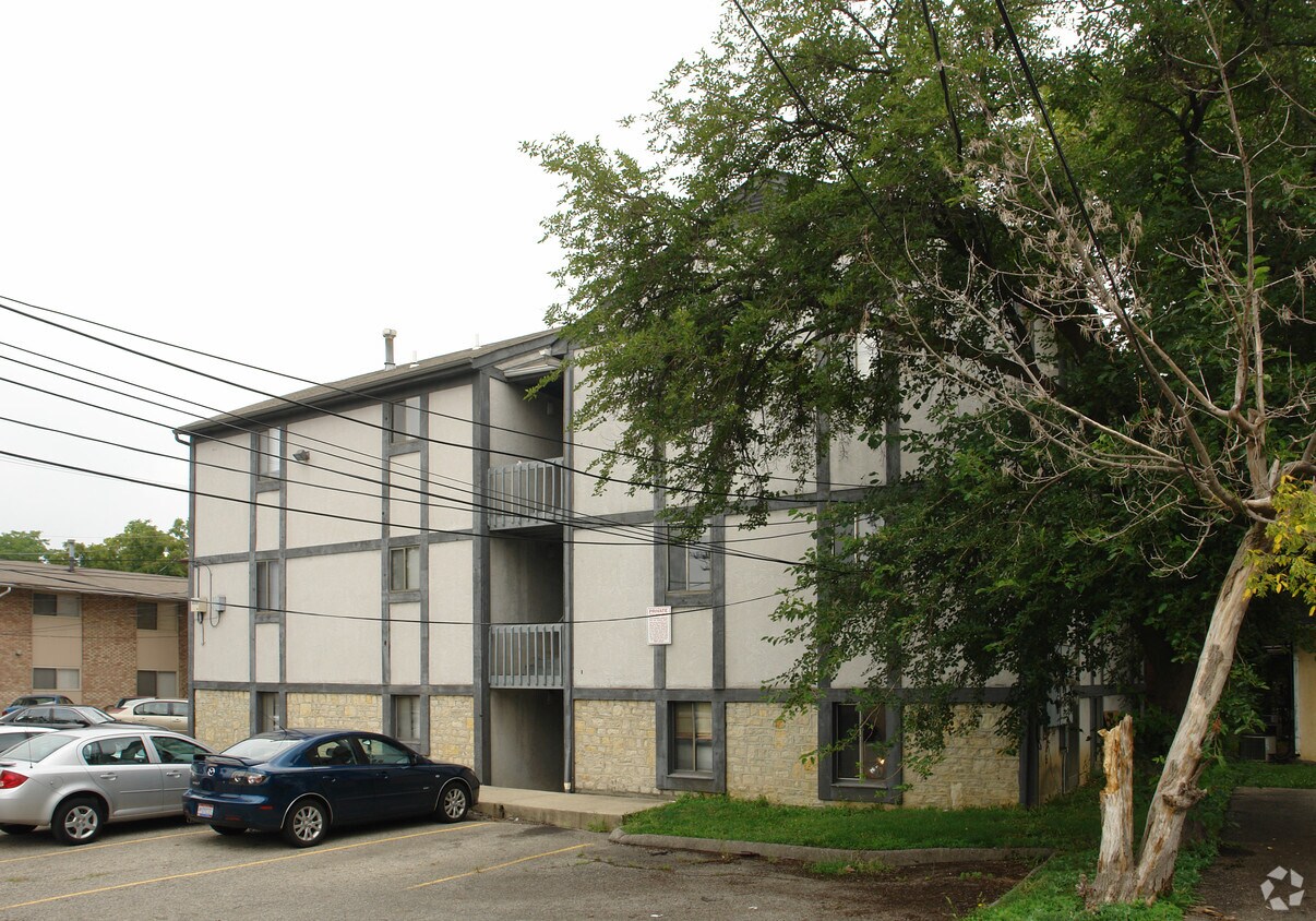 Building Photo - 45 B E Norwich Ave