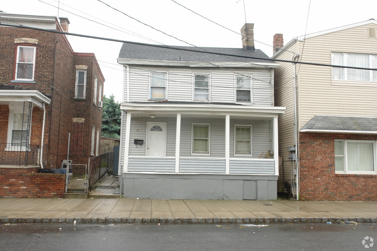 Primary Photo - 101 Washington St