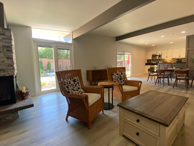 Foto del edificio - 7614 Northeast Cir