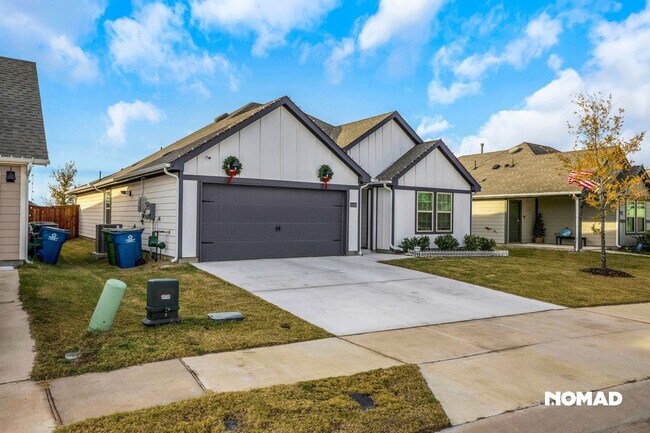 Foto del edificio - 4 Bedroom Single Family Home in Aubrey (in...