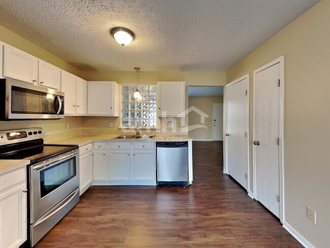 Foto del edificio - 3131 Fayburrow Dr