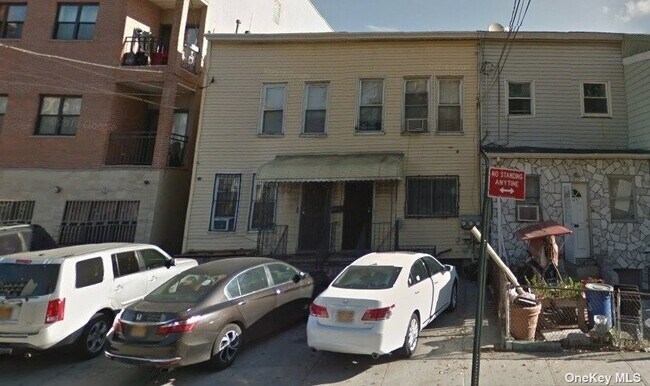 Foto del edificio - 31-15 Linden Pl
