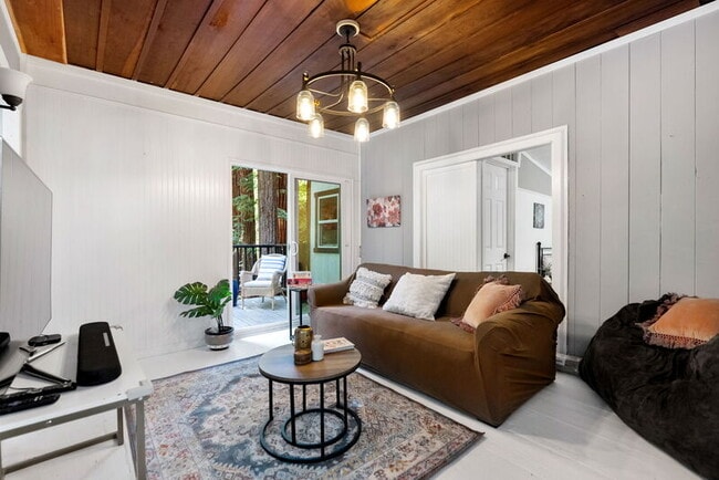 Building Photo - 101 Annies Way