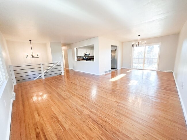 Building Photo - 4 bed/ 2 bath Single-Family Home