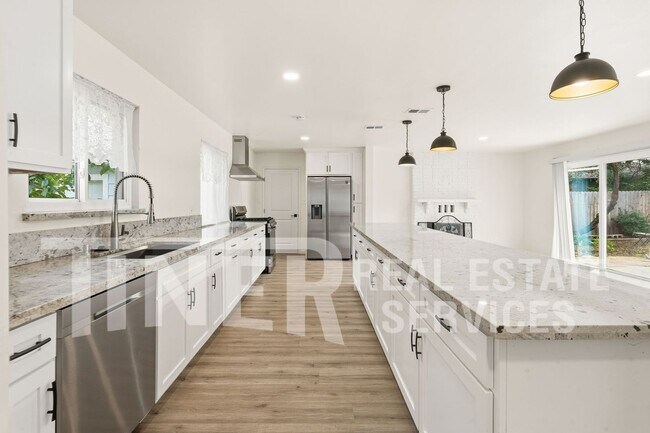 Foto del edificio - 6218 Stanley Ave