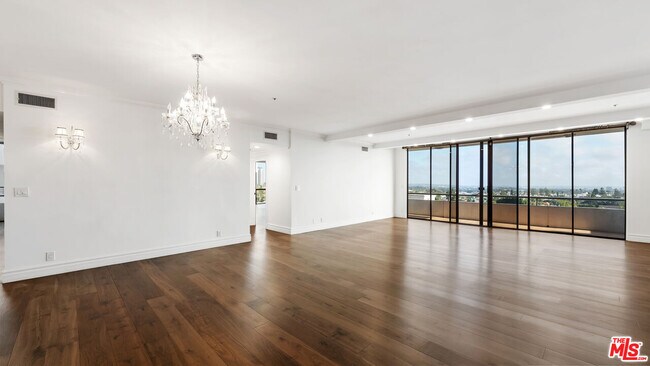 Building Photo - 10660 Wilshire Blvd