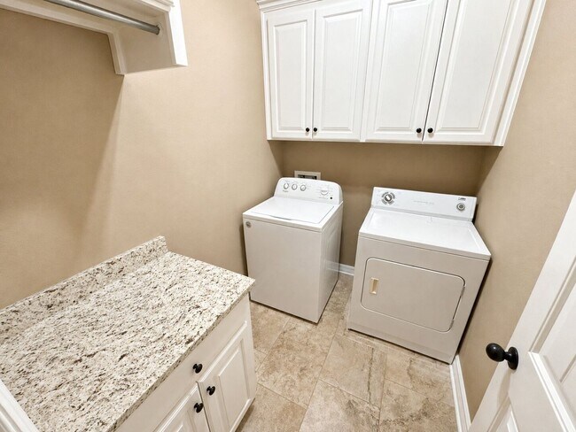 Foto del edificio - 922 Antler Dr