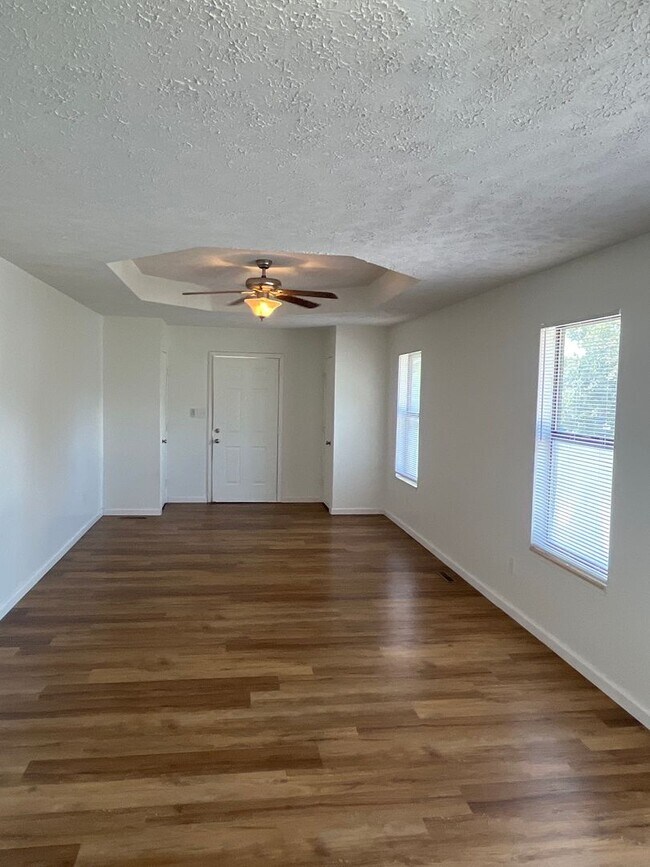 Foto del edificio - 607/609 W. Edgewood