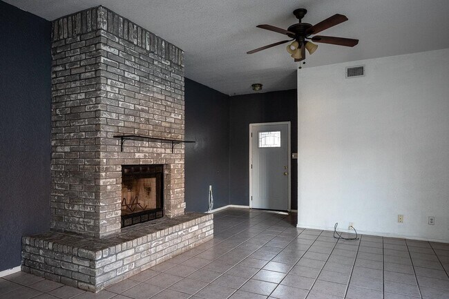 Foto del edificio - 128 Windlake Loop