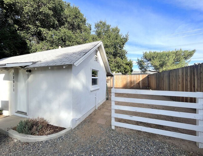 Foto del edificio - Douglas St. - 12909-12911