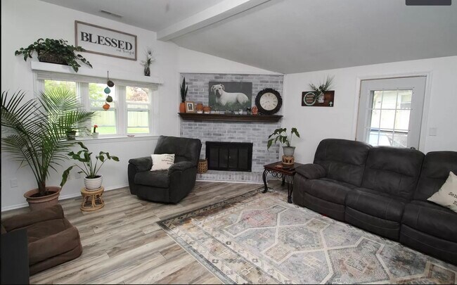 Building Photo - 4724 Maple Terrace Pkwy