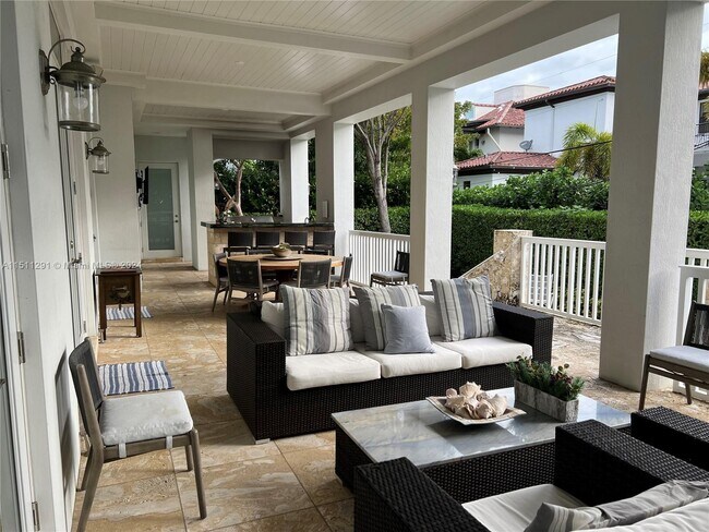 Foto del edificio - 475 Hampton Ln