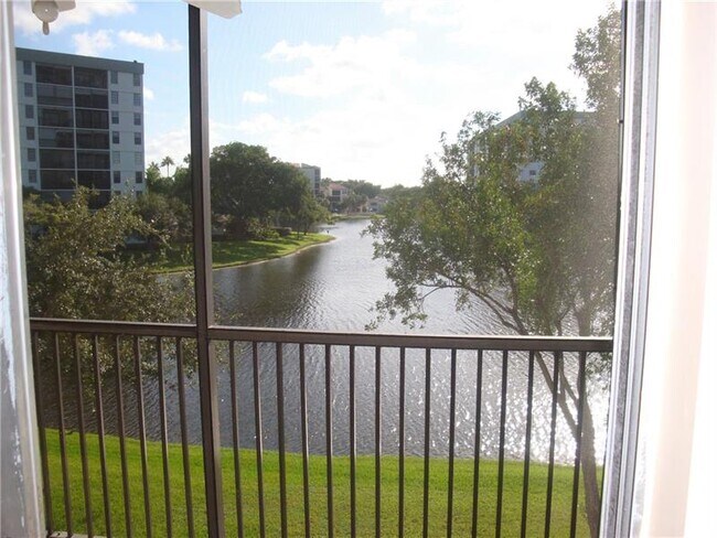 Foto del edificio - 2226 N Cypress Bend Dr