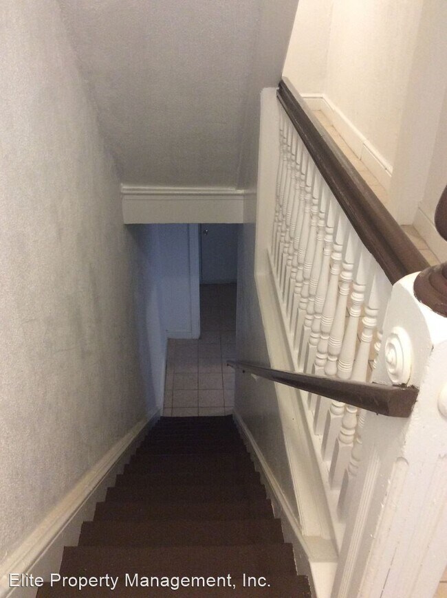 Building Photo - 2 br, 1 bath House - 256 E King St., Apt. 2