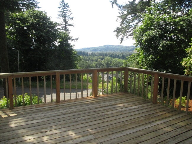 Building Photo - Beautiful Three Bedroom in the Hills of South Salem