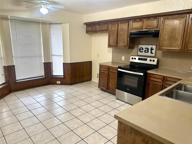 Building Photo - 6635 Bridgegate Dr