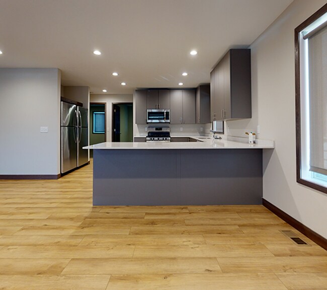 Foto del edificio - 7 bed 3 bath  house