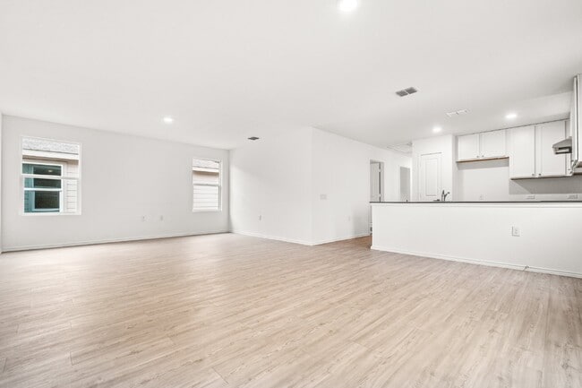 Building Photo - 907 Stricker Path, San Antonio, TX 78221