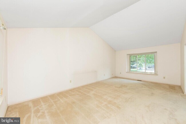 Building Photo - 11 Acorn Hill Dr