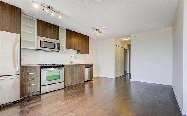 Building Photo - 13325 102A Av