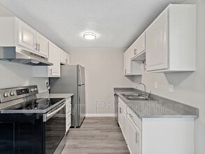 Building Photo - 6834 N Richmond Ave
