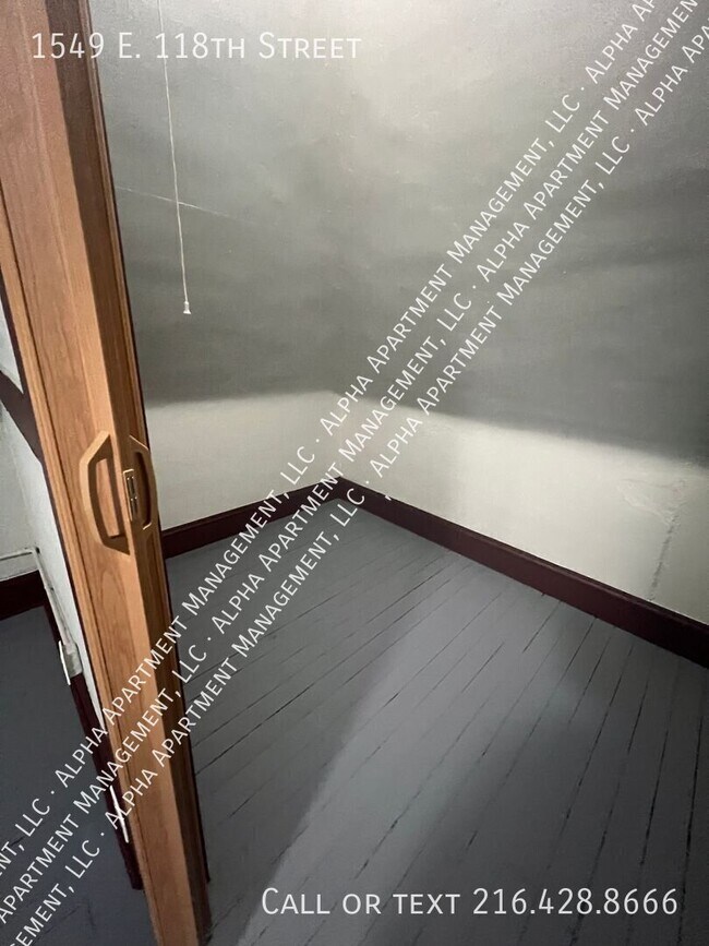Foto del edificio - 1549 E 118th St